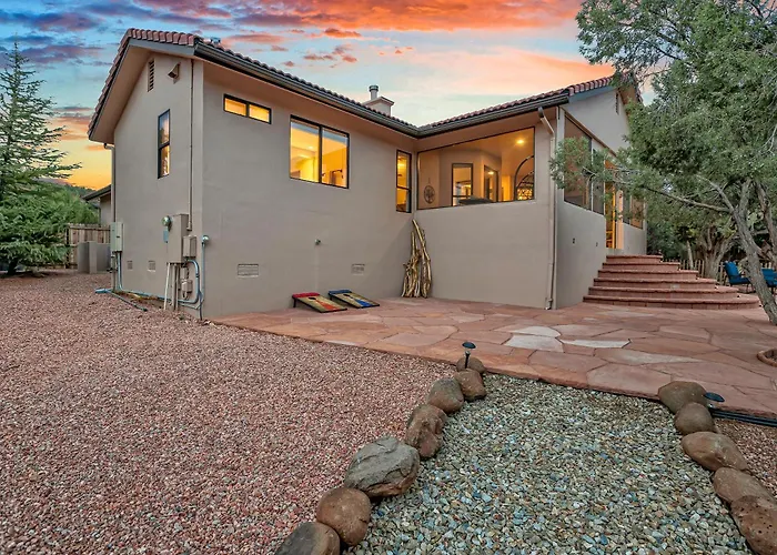Sedona's Paradise Found, Saltwater Pool And Hot Tub, Private Oasis! Holiday home