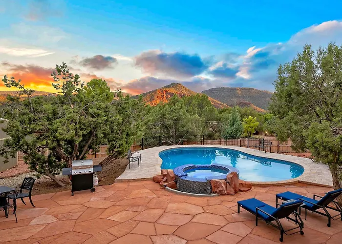 Sedona's Paradise Found, Saltwater Pool And Hot Tub, Private Oasis! Holiday home