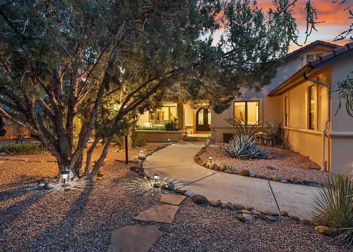 Sedona's Paradise Found, Saltwater Pool And Hot Tub, Private Oasis! Holiday home