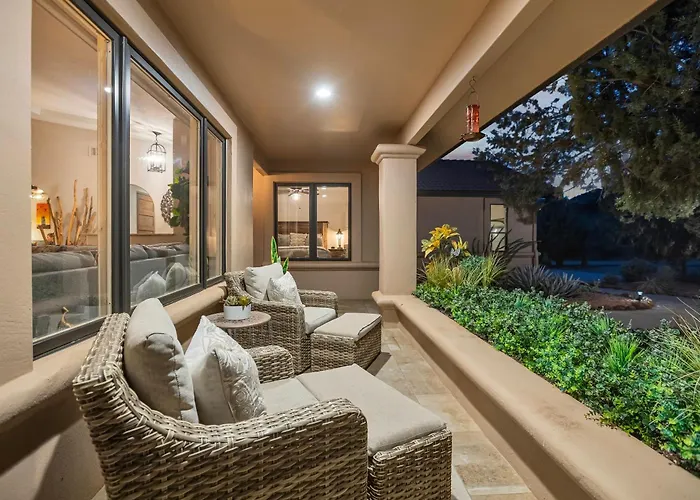 Sedona's Paradise Found, Saltwater Pool And Hot Tub, Private Oasis! Holiday home